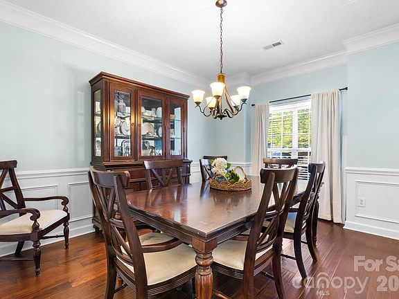 5th image of 117 Mark Twain Ct