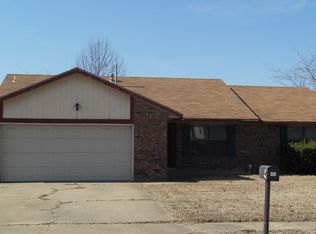 1104 S 34th St, Broken Arrow, OK 74014