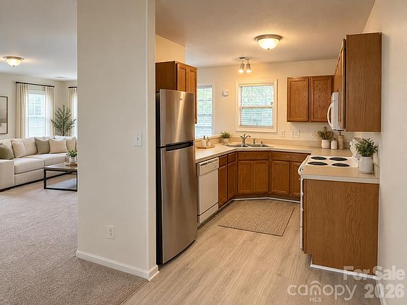 3rd image of 1911 Flushing Ct