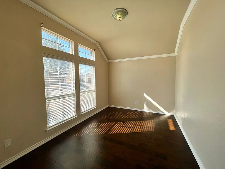 15004 Waters Dr — Photo 2