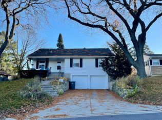 5504 Pheasant Hill Rd, Monona, WI 53716