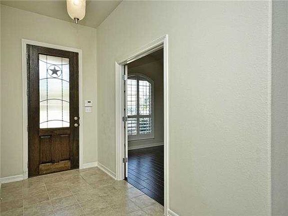 5th image of 370 Drury Ln