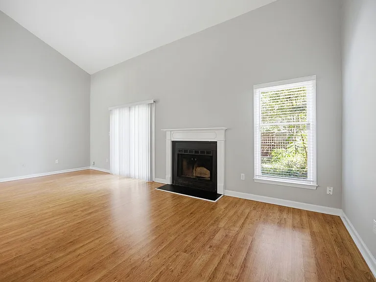 1509 Clermont Rd — Photo 4