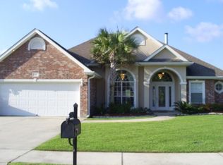 389 Glen Oak St, Dubuque, IA 52001