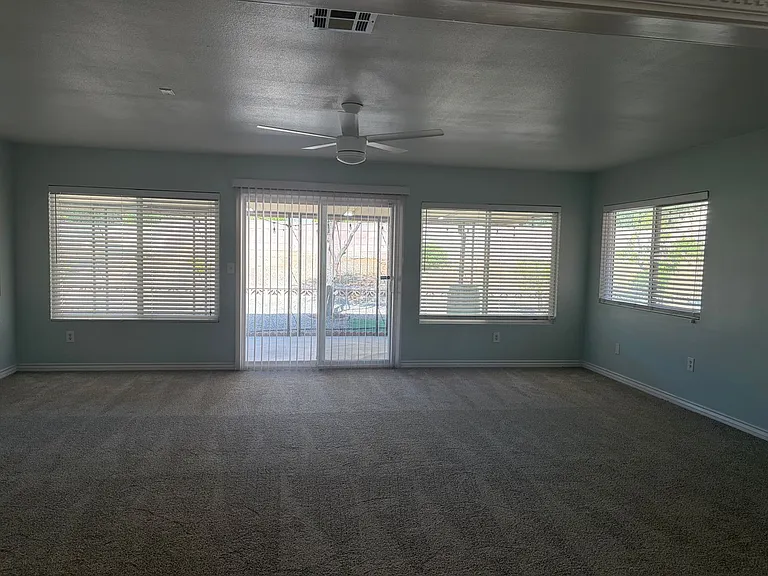 28033 Radford Dr — Photo 13