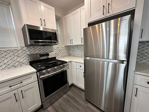 4th image of 2712 W Cortland St #G