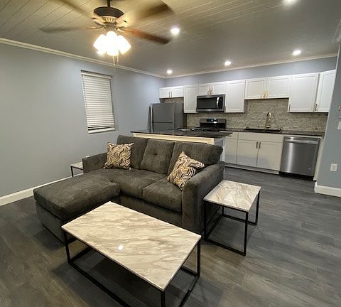 3rd image of 1924 E Genesee St #4