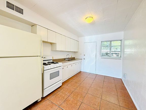 4th image of 2523-2533 E Edison St #2525