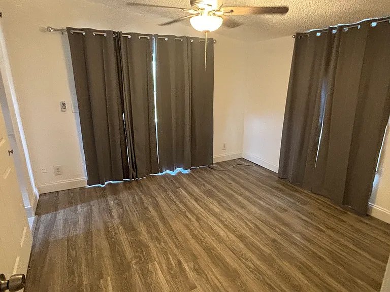 415 Leslie Dr — Photo 15