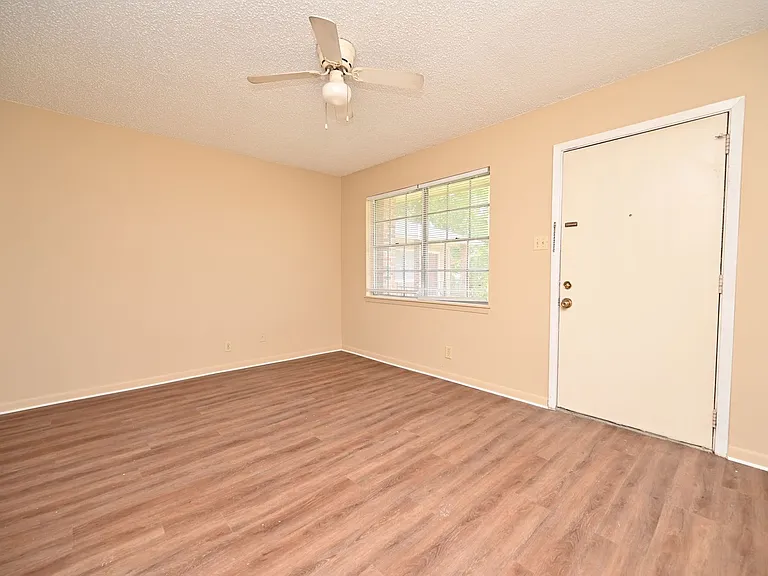 1701 W California Ave — Photo 3