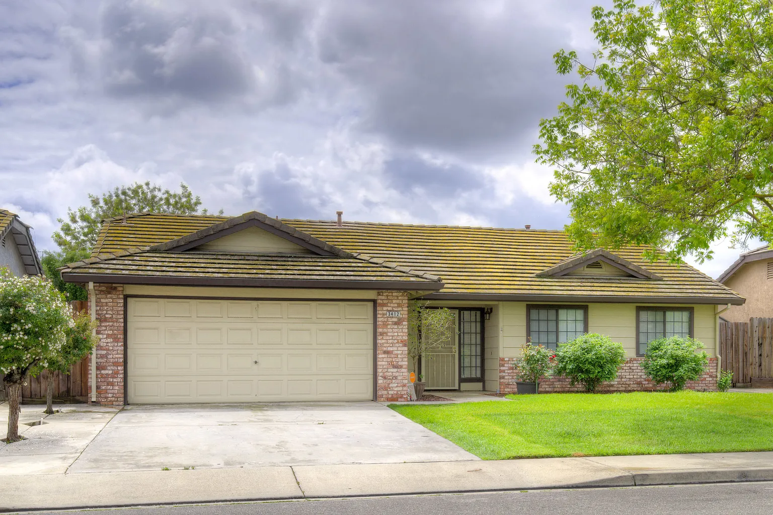 3412 Zurich Ln photo 1