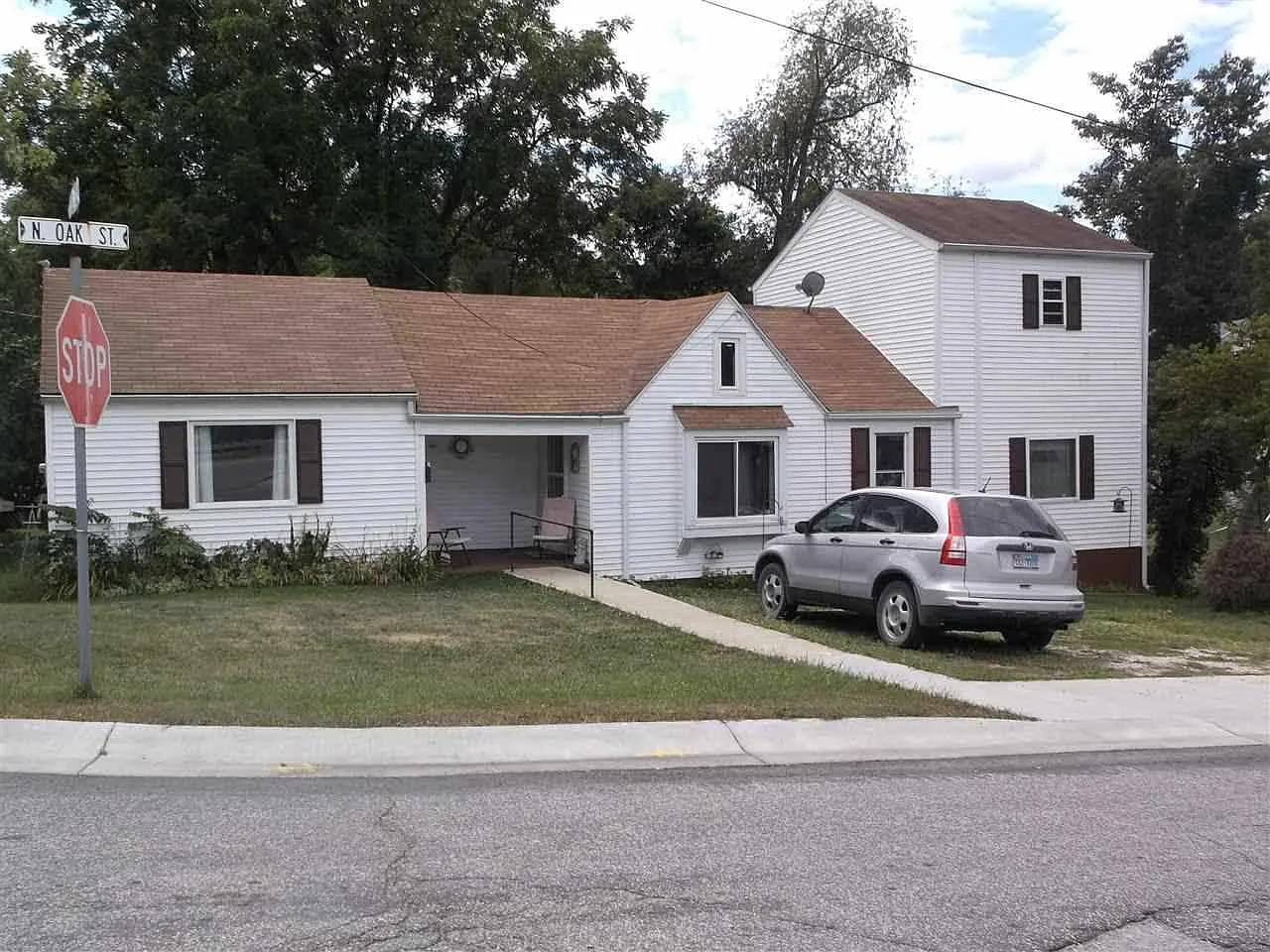 215 N Oak St photo 1