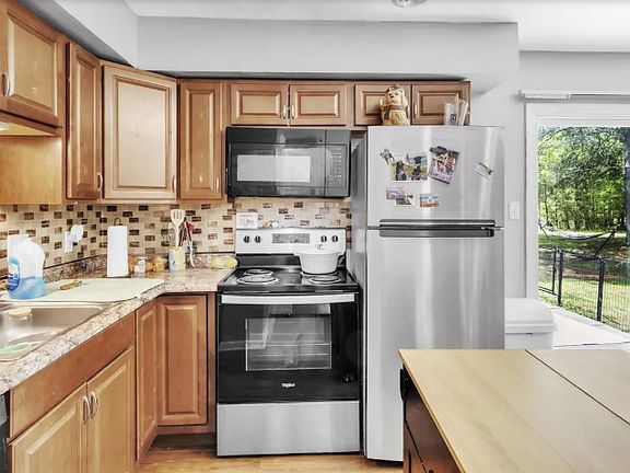 2nd image of 124 Bonner Rd #124