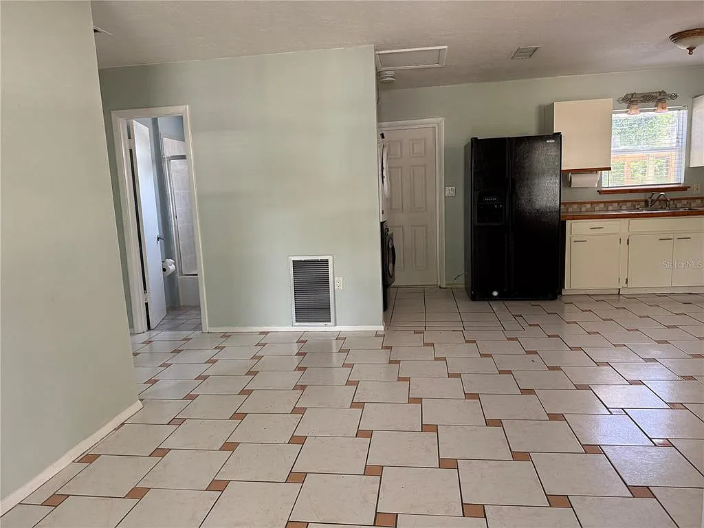 2 bed, 1.0 bath, 720 sqft, $1,875 — Photo 3