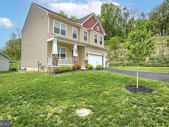 3rd image of 7205 Hidden Meadow Ln