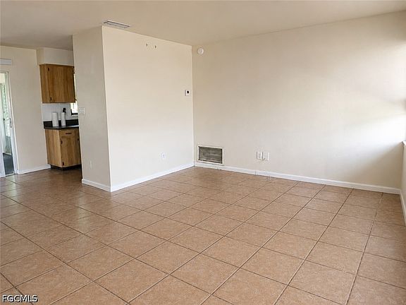 2nd image of 1515 Medford Pl