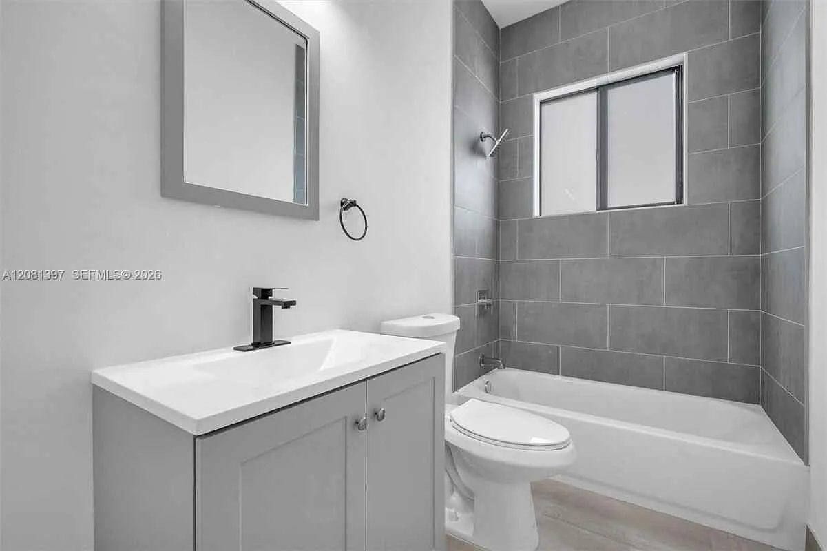 309 Nw 7th Ct # 1 Hallandale Beach, Fl 33009 — Photo 2