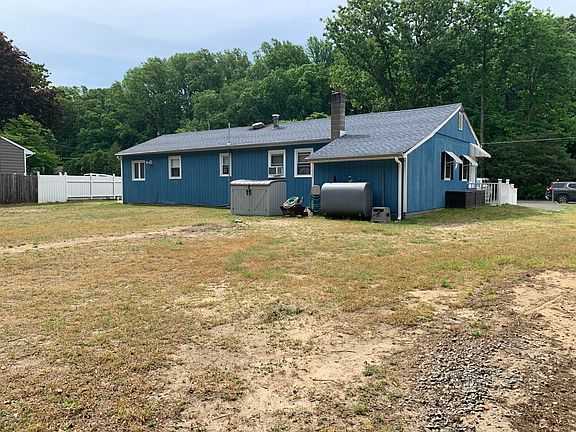 4th image of 37 Oak Ln