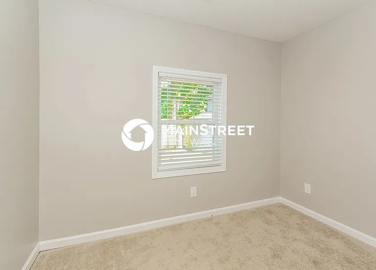 8902 Hunters Pointe Dr — Photo 12