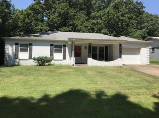 2117 N Briarwood Ave, Fayetteville, AR 72703