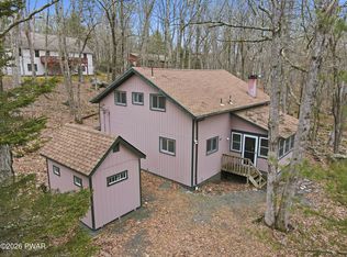 803 Roundup Ct, Hawley, PA 18428