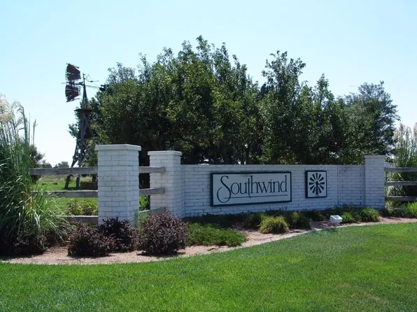 1802 Oxford Ct, Garden City, KS 67846