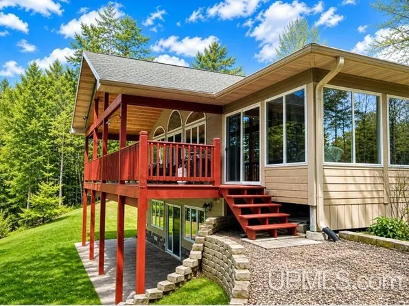 5845 W Straits Lake Rd, Wetmore, MI 49895