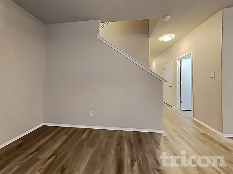 9411 Sandy Ridge Way — Photo 2
