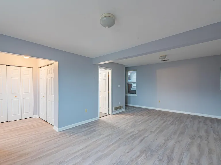 104 N Graham St — Photo 12