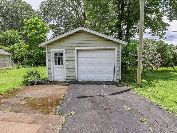 4th image of 2836 Cornell St
