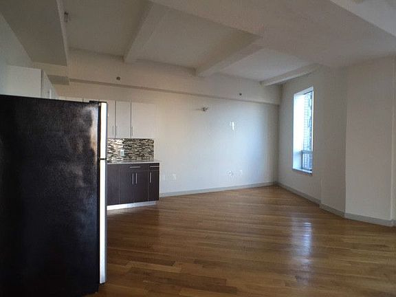 3rd image of 2928 41st Ave APT 804
