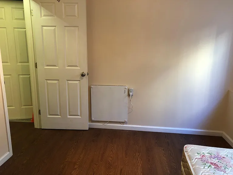 Bedroom #4: Twin Bed. Large Closet with Mirror.