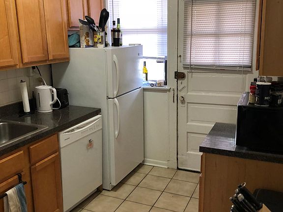 4th image of 711 W Wellington Ave