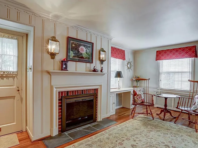 1321 Cheves Pl — Photo 7