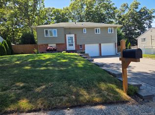 12 Wayside Lane, Smithtown, NY 11787