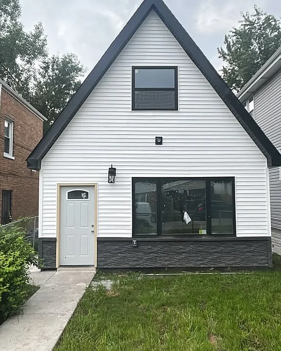 1345 W 109th Pl