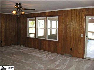 5th image of 105 Poinsettia Dr