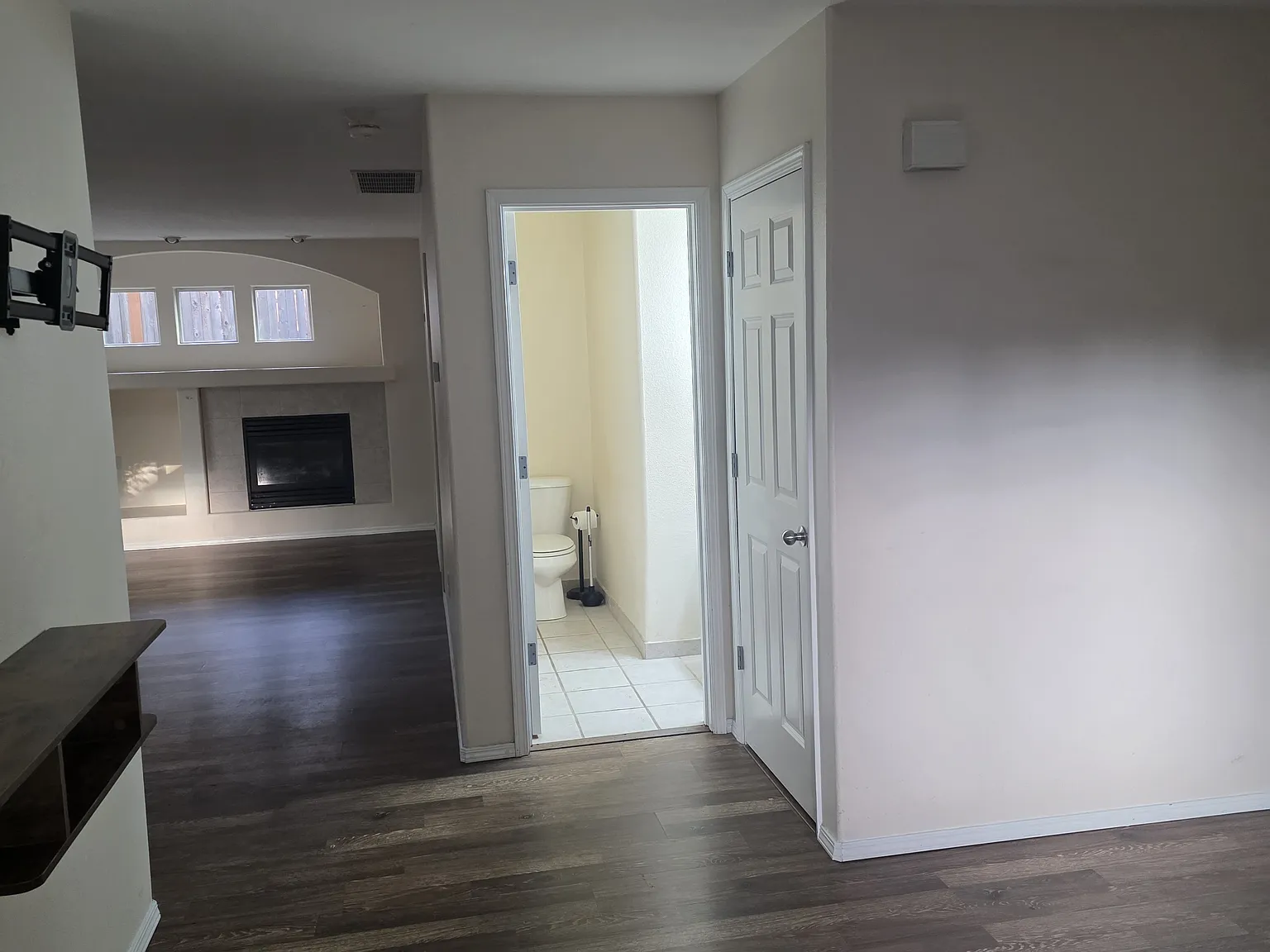 4 bed, 2.5 bath, 1827 sqft, $3,600 — Photo 3