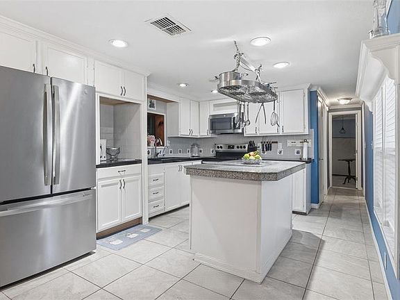 4th image of 10565 Bessemer St