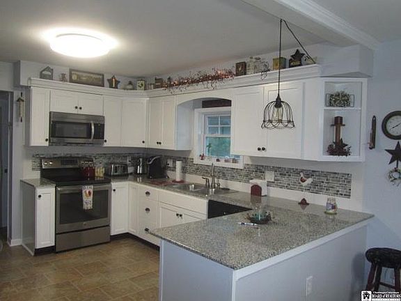 4th image of 24 Cottage St