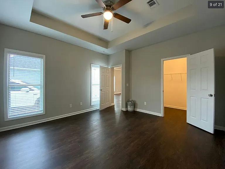 6132 Burbank Crossing Loop — Photo 9