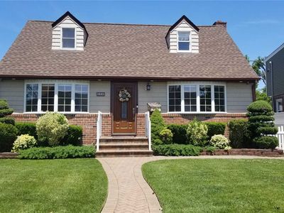 944 Oaks Dr, Franklin Square, NY, 11010