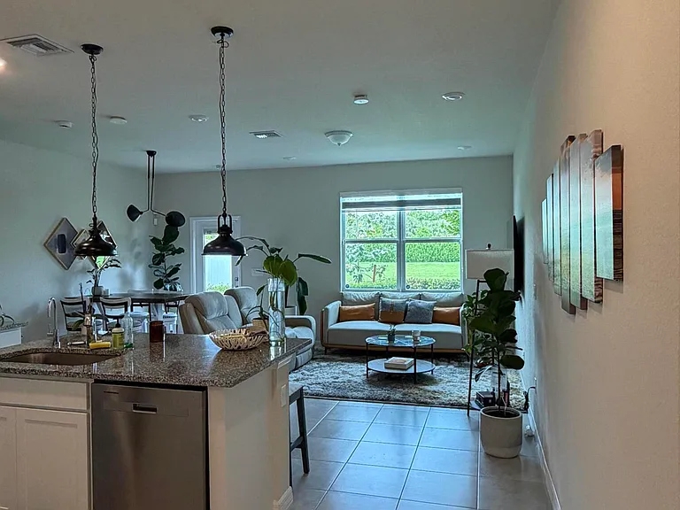 2933 Olivia Ave — Photo 7