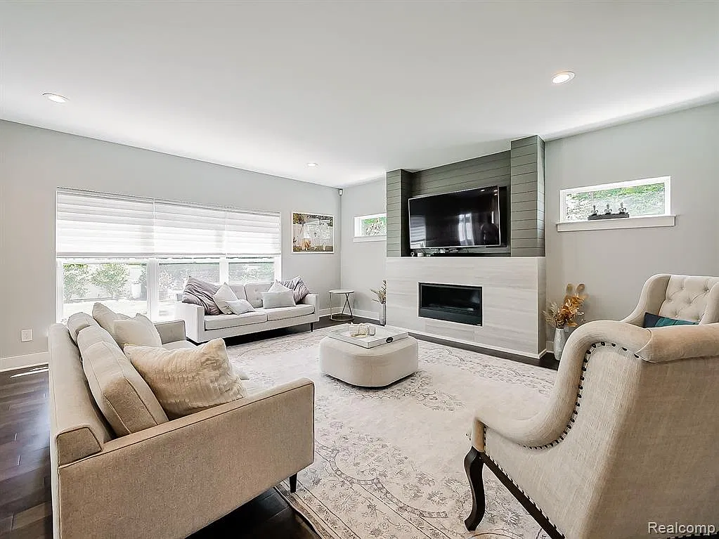 4 bed, 3.5 bath, 5100 sqft, $6,500 — Photo 3