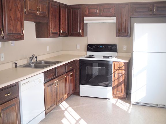 3rd image of 900 Country Club Rd #5