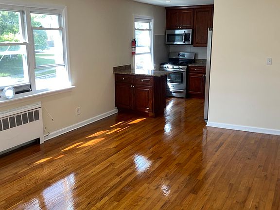 2nd image of 408 Peninsula Blvd