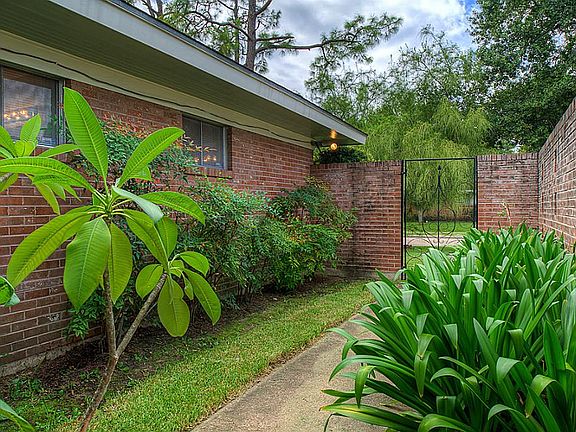 Quiet, private front patio area.