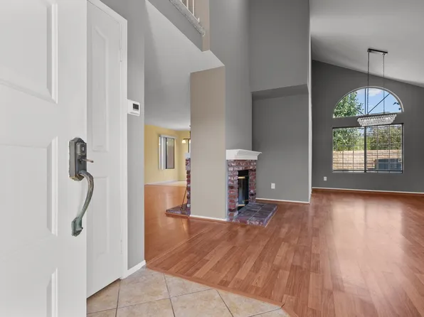 3912 Lost Springs Dr, Calabasas, CA 91301