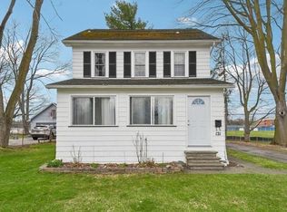 121 Brooklawn Dr, Rochester, NY 14618
