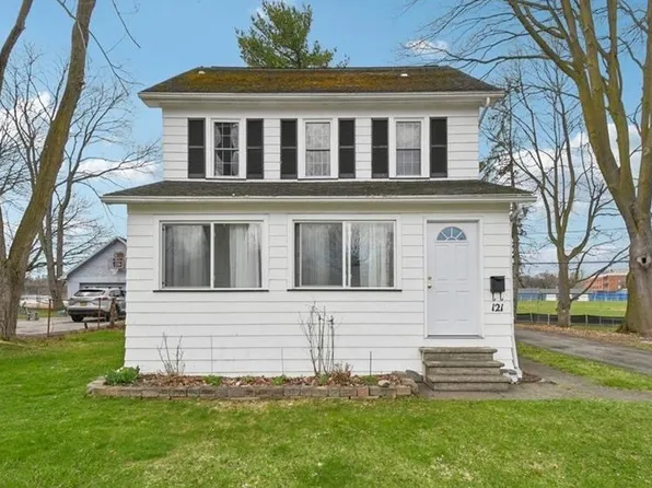 121 Brooklawn Dr, Rochester, NY 14618